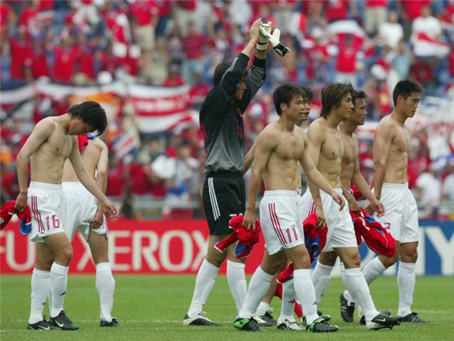 新老国足球员肌肉对比,国足球员的身体和国外身体对比