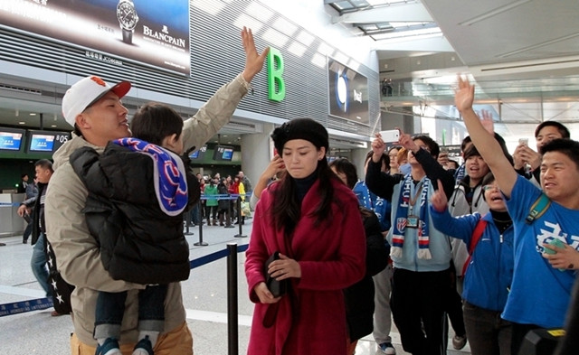 国足出国打比赛带的行李,国足回国带奢侈品