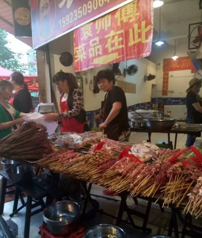 弹子石四大苍蝇馆子,没吃过这几家串串别说你来过宜宾