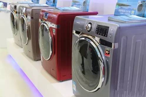 天了噜金山一女子新买了一部iPhone7后，竟然发现......