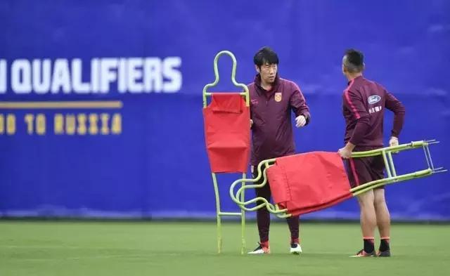 武汉天气“变脸”，国足信念不减！中叙之战这三分拼才能拿到！