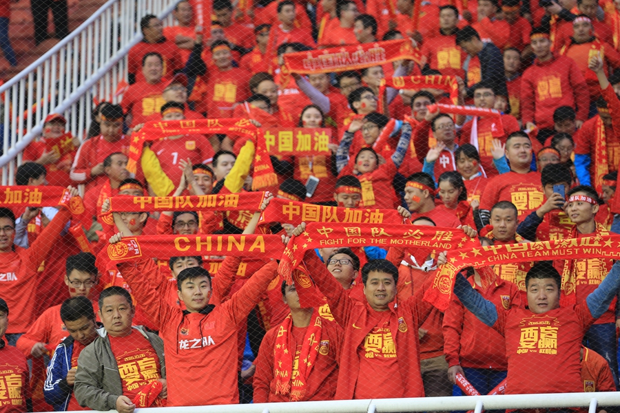 中乌之战，球迷不离不弃生死相依，组织千人赴塔什干助威国足！