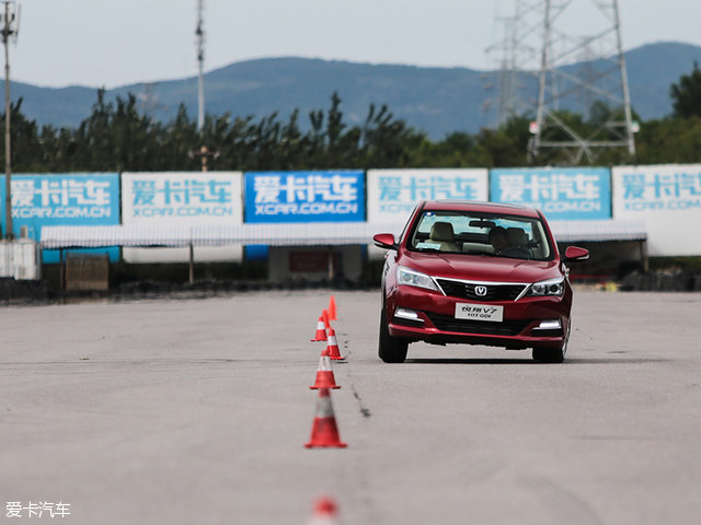 悦翔v71.0t和1.6l对比,悦翔v715款1.6l自动乐享怎么样