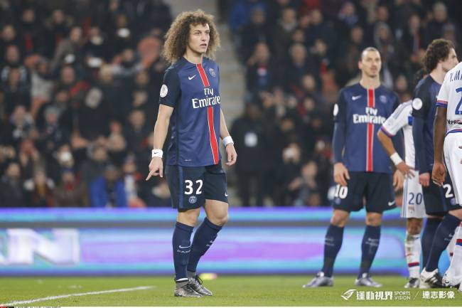 皇马球衣上面的fly,flyemirates皇马球衣