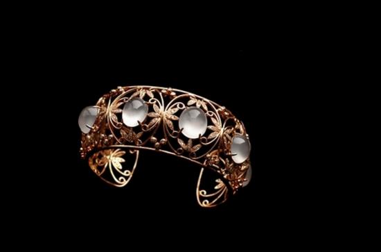 金镶玉的金子掉色是怎么回事,金镶玉戴久了掉色怎么恢复