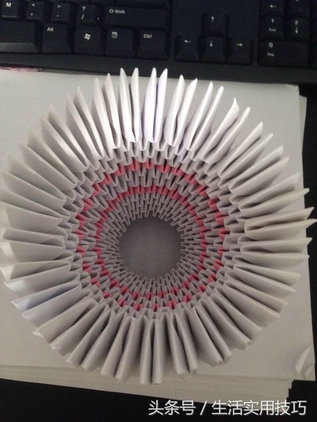 手工折纸花篮教程简单漂亮,幼儿手工花篮折纸的制作方法