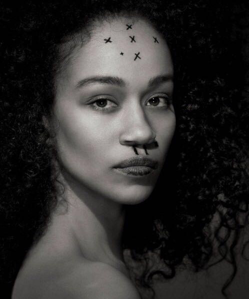 医术VS艺术，外国摄影师将整形手术拍成了时尚大片！