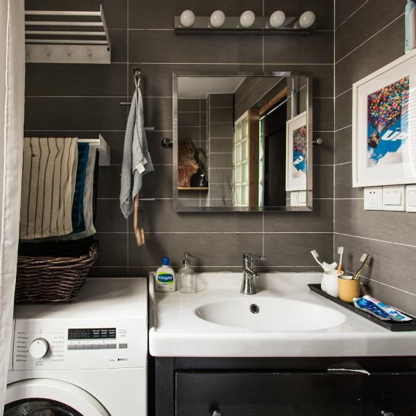 深灰色砖铺卫生间效果怎样,卫生间选了灰色砖很暗怎么补救