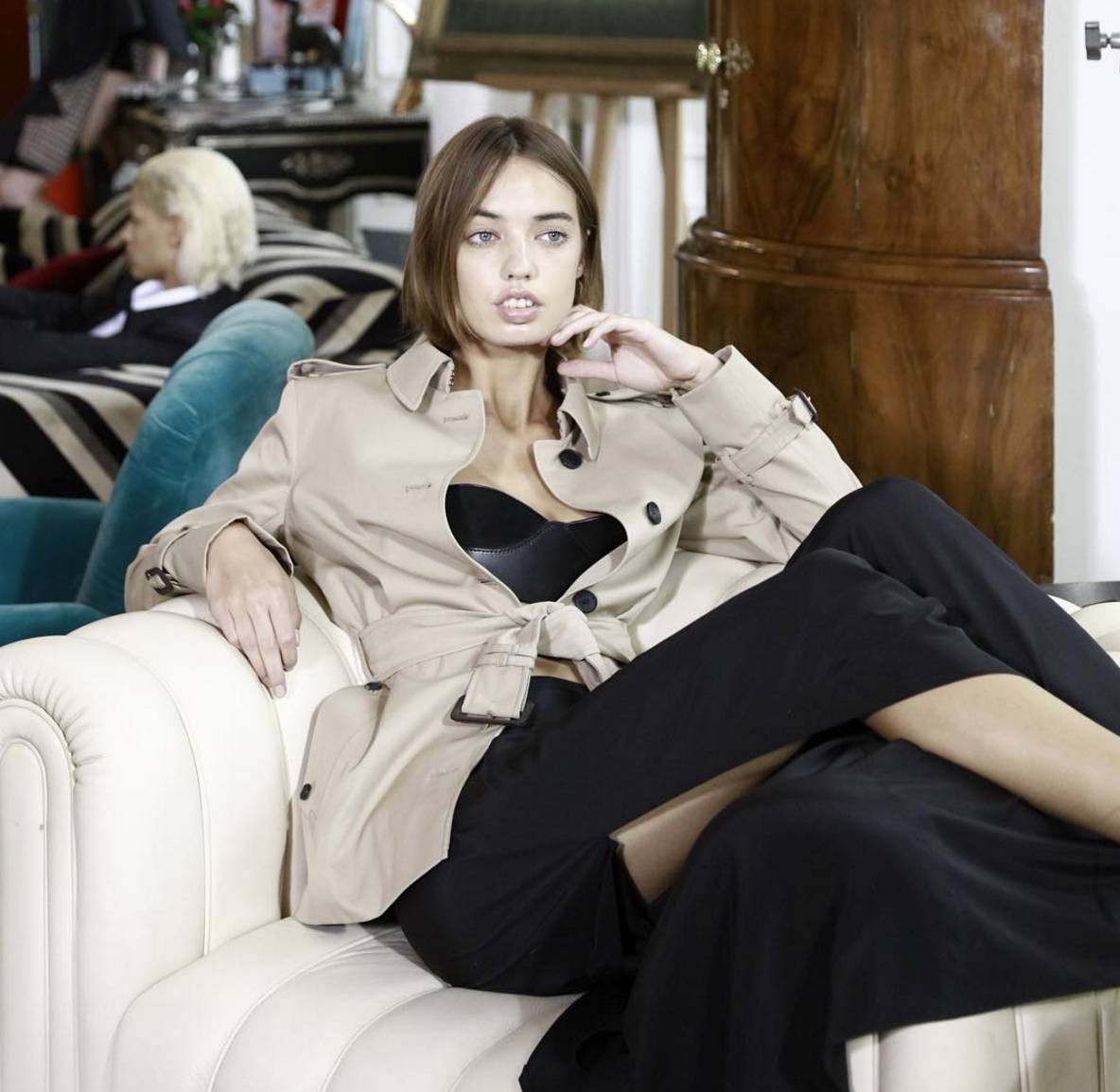 burberry风衣女士穿搭 (burberry风衣带斗篷)