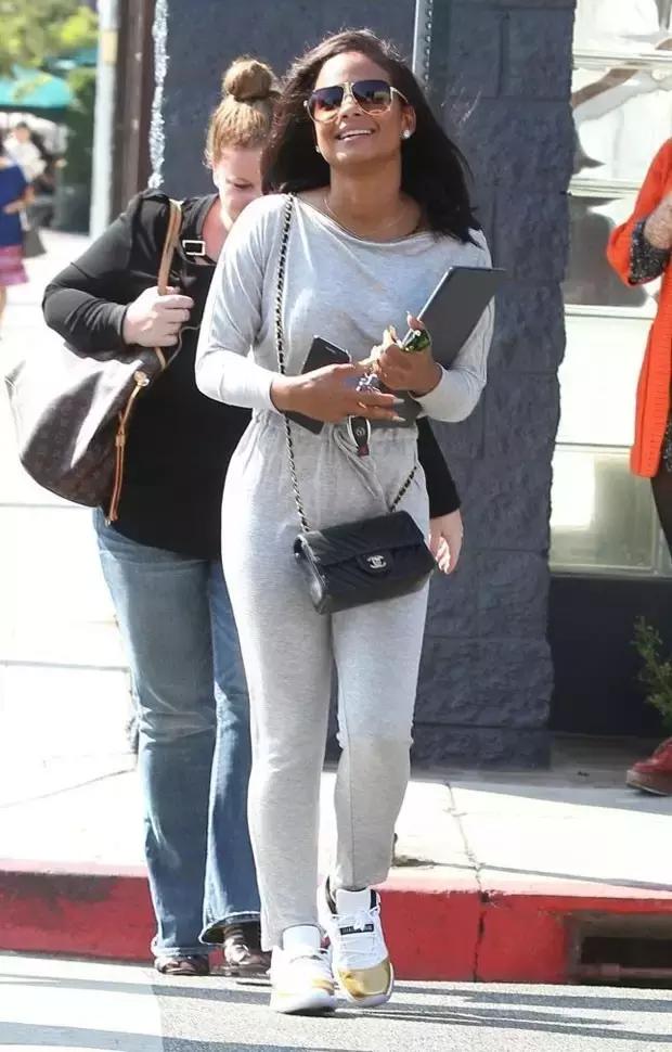 鐞冩槦涓婅剼nikefog,nikemag浣庡府