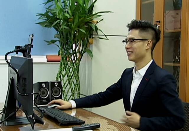 杭州一高颜值证券投资顾问今天首次做直播，快看！