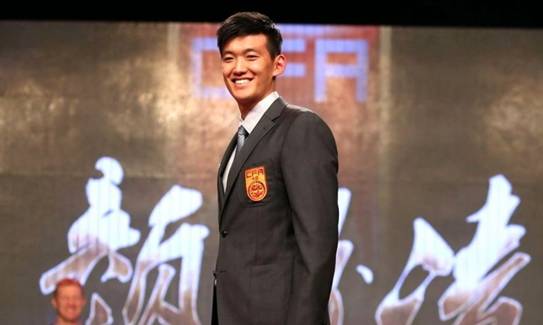 你知道国足输了，但你知道中国足坛还有一批高颜值球员吗？