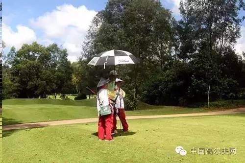 高尔夫球童的艰辛,当高尔夫球童要注意什么