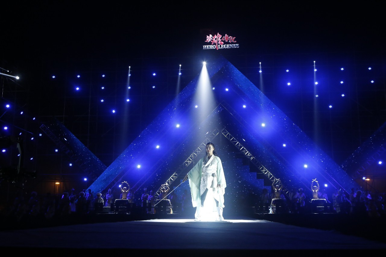 “英雄传说”演绎最盛大开幕式千年大漠更显英雄情怀