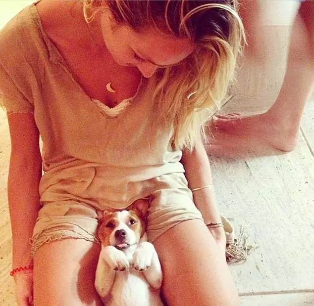 上帝の光|穿衣服对她是种浪费,生的孩子叫腰精的后裔