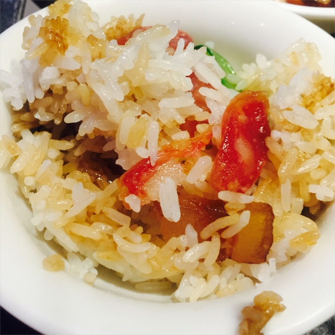 横向食评丨一场关于煲仔饭的厮杀