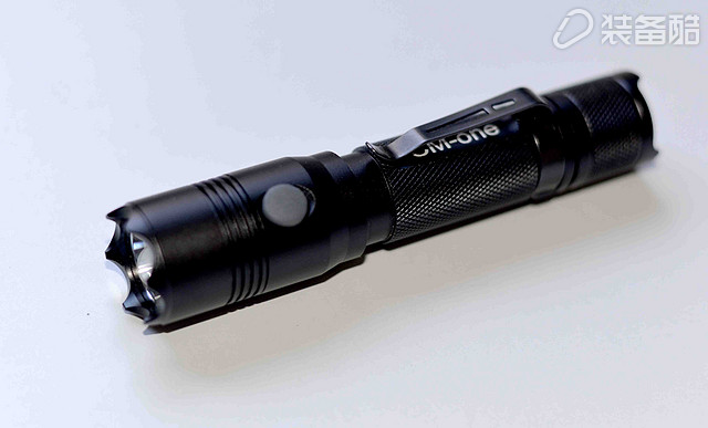 PowertacCM-one手电筒是装备中的酷