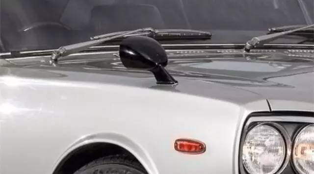 后视镜设计很别致,后视镜内部设计