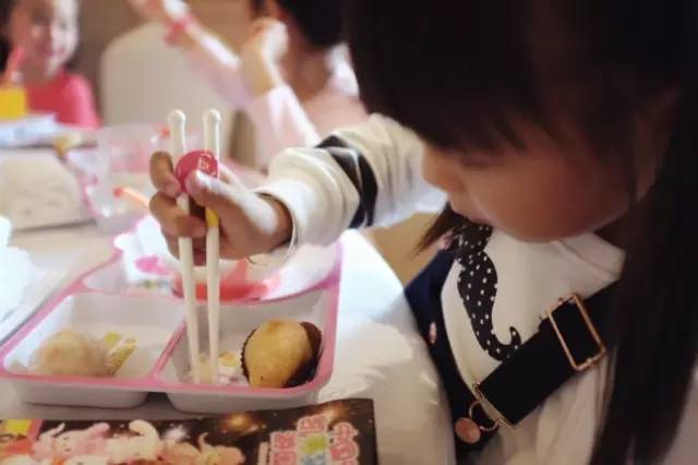 姐妹亲子装怎么拍,亲子装的闺蜜照