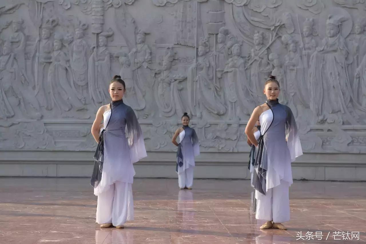 澶墰浜嗛珮鎵嬪湪姘戦棿瑙嗛,鍚勫ぇ姝︽灄楂樻墜鑱氶泦鍦ㄦ