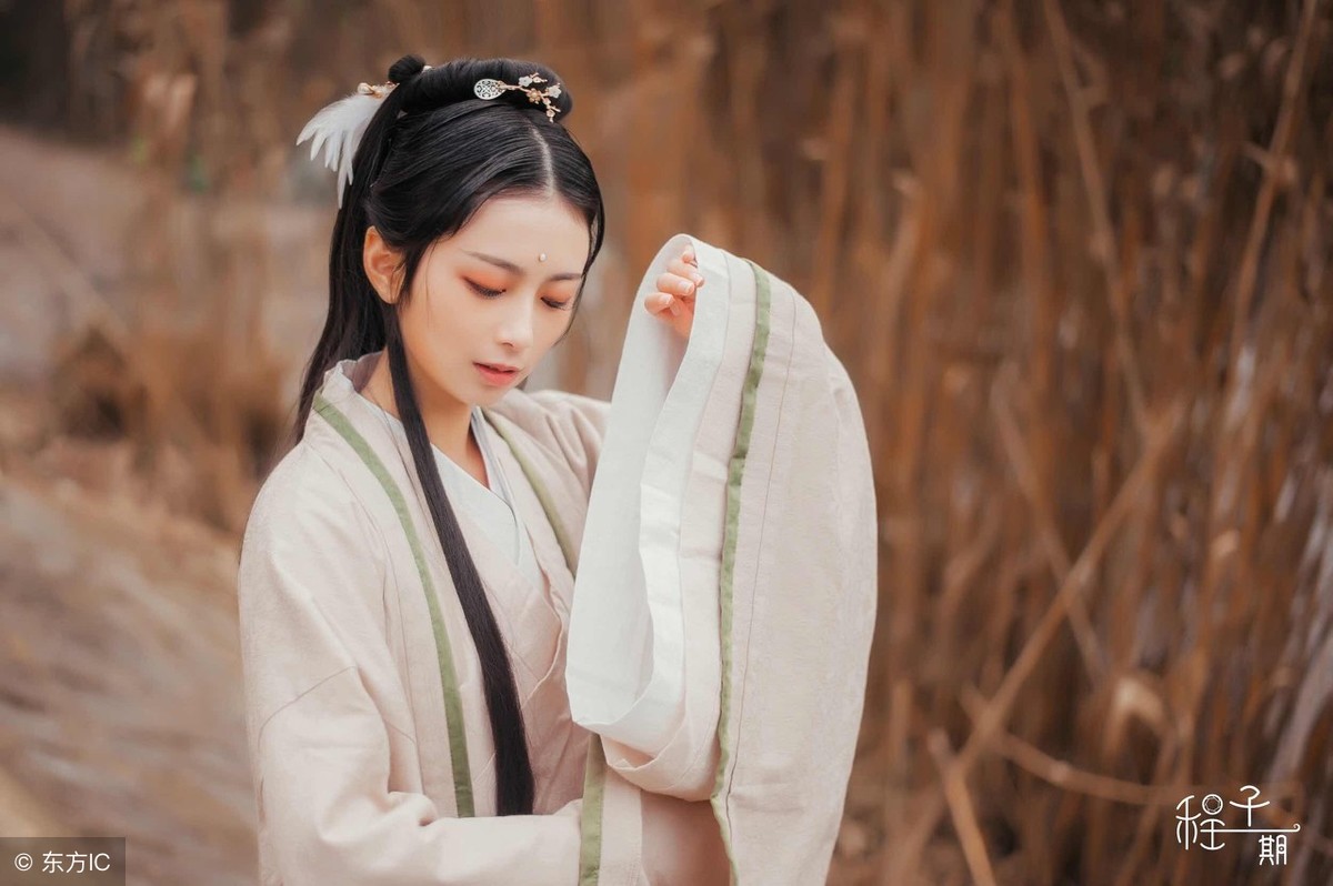 小说：她假扮宫女入皇宫，碰上神秘老头玩蹴鞠，她忍不住开口教学