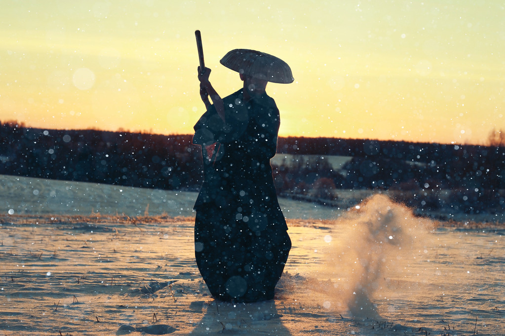 小说：天一走后，只剩君浩一人，他感觉意识在游离