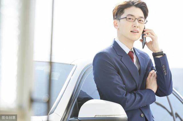 小伙刚刚上任就遇到案子,小伙第一天报到就出警