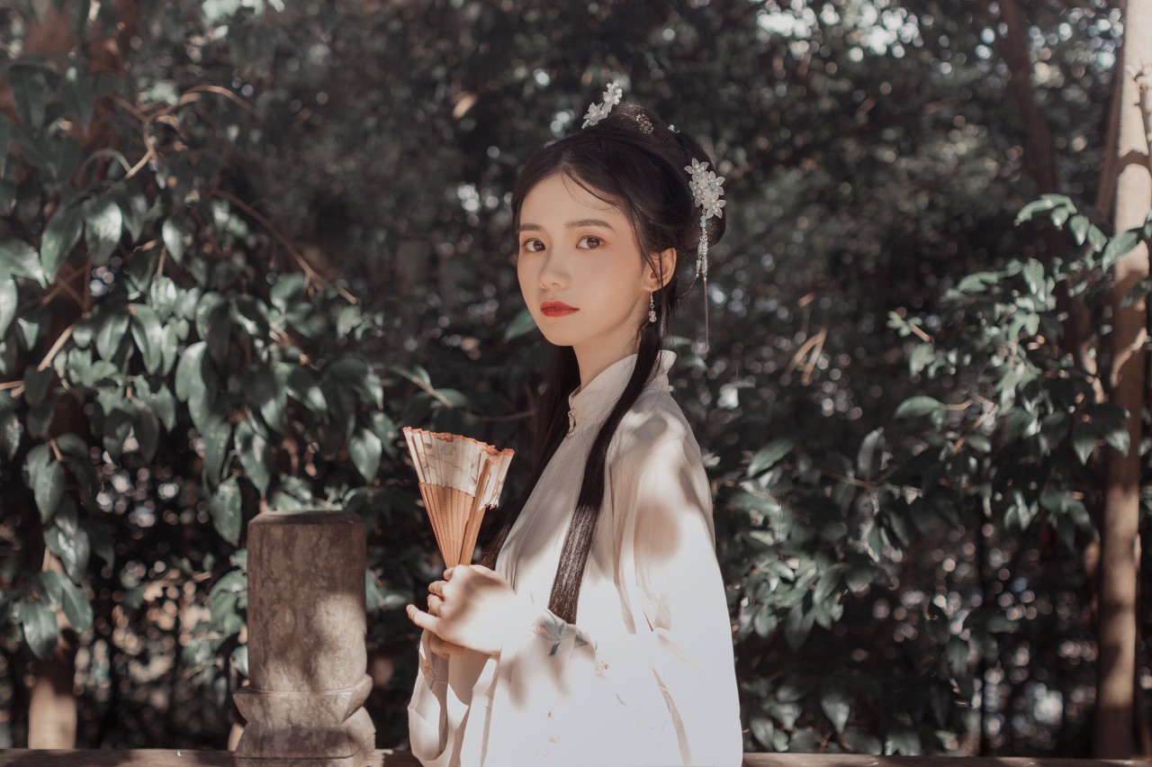 小说：小姐，大夫人是双胎，难产了出来一只脚。。。