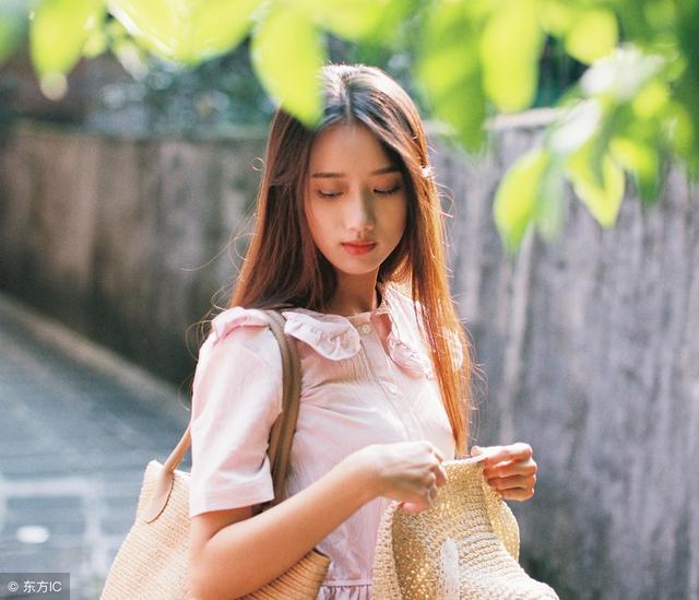 小说：白莲花婊里婊气膈应她，穿越女将军霸气，撕她裙摆堵她的嘴