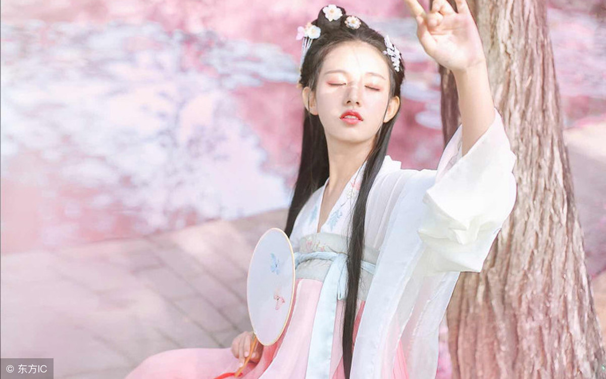 小说：不痛！她把恶少打残，被官府打板子，屁股上被放了块猪肉垫