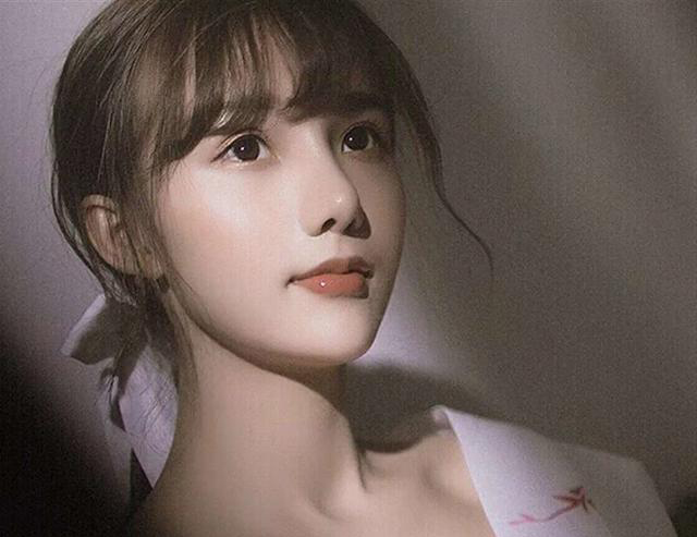 小说：晚上甜妻搂腰吻总裁，被总裁压在身下狂吻，她呼吸乱了