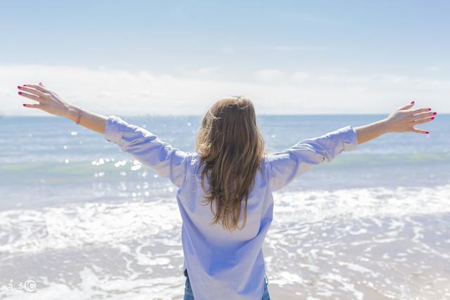 和自己的男神表白的小说,暗恋男神主动表白的小说