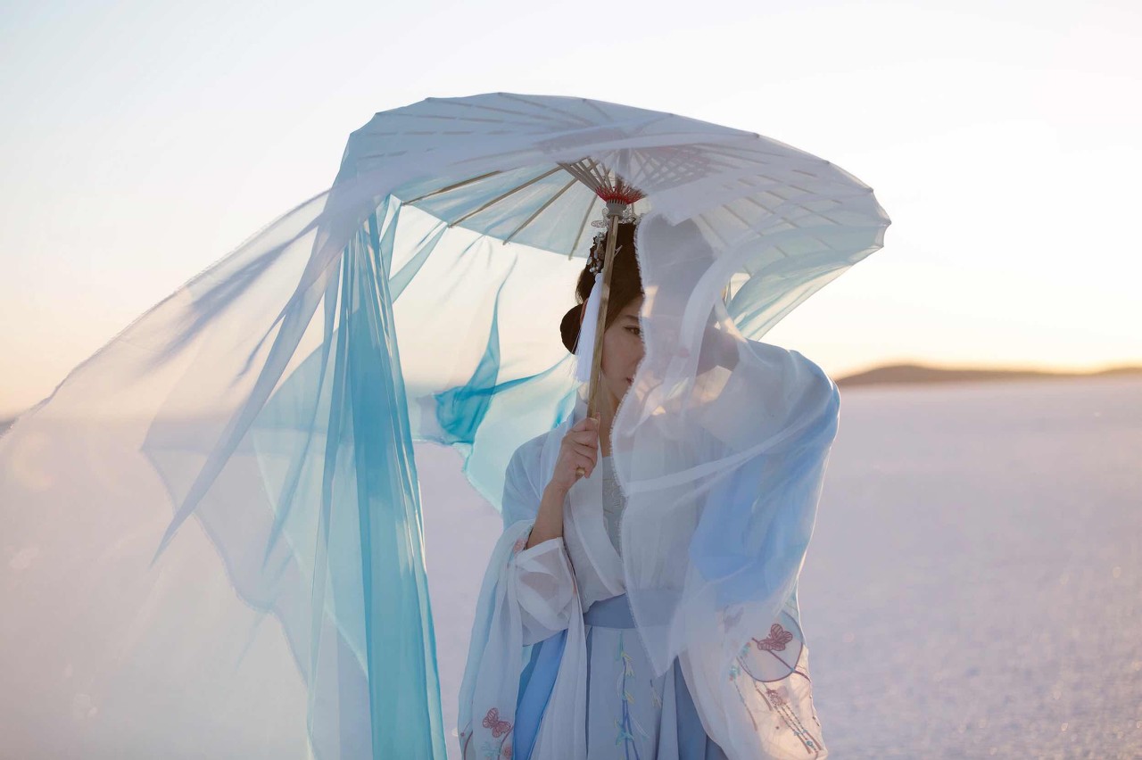 小说：小峰踏入临字诀大门，似乎天生蛇毒不侵，却越长越嫩