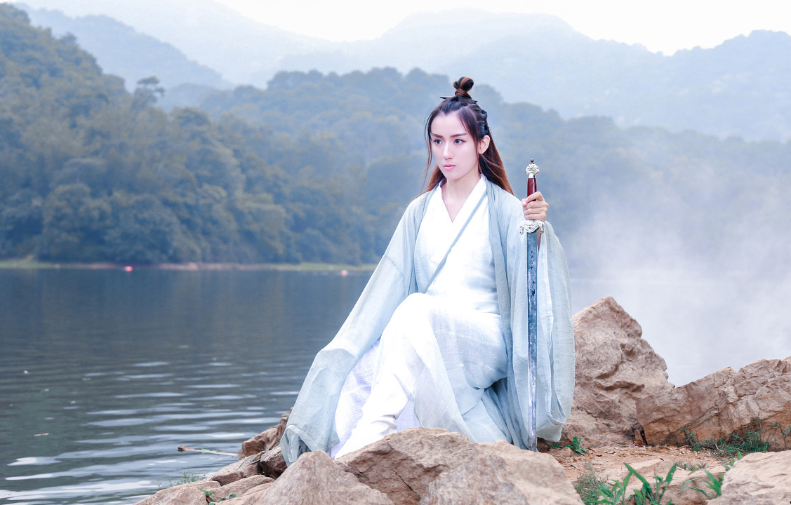 小说：刚毕业找工作太难，突然他发现了网游代练可以赚钱