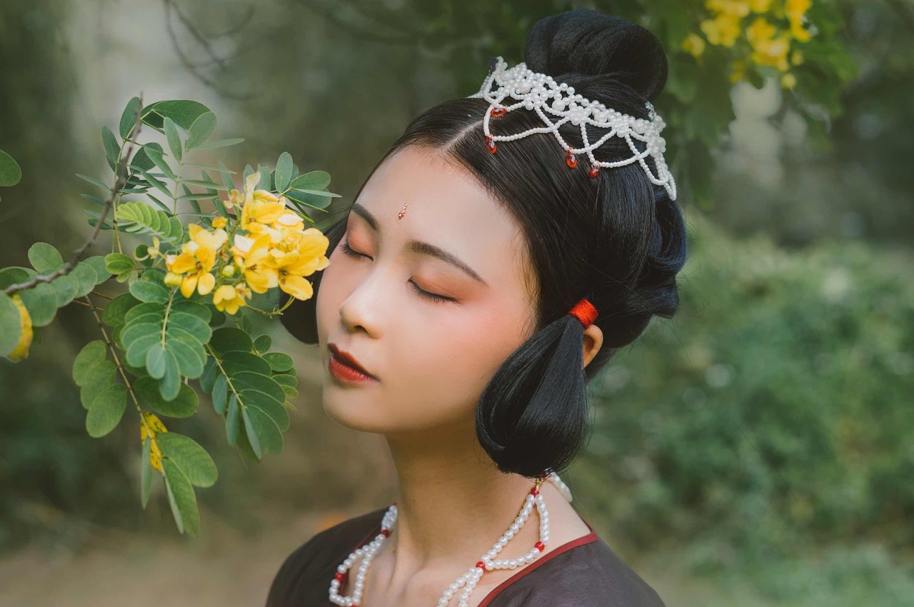 小说：瘟疫爆发，她从古书找到提炼蓝莲丹的方法，说这个必定有效