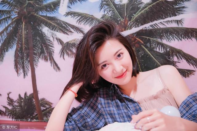 小说：富少追求女霸总被拒绝，怀恨在心，偷偷收购她的公司来报复