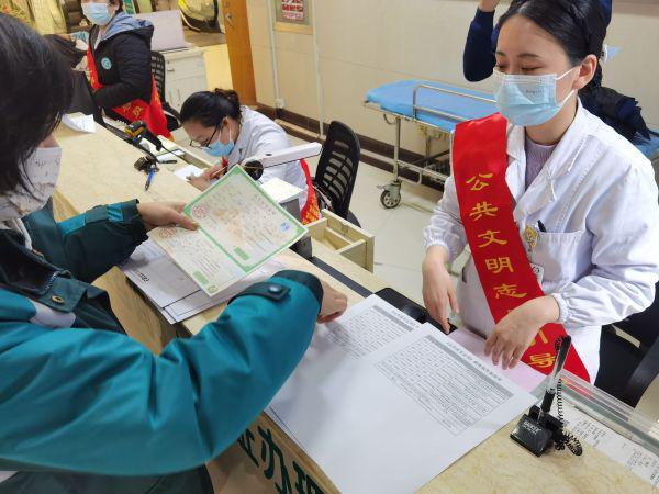 孩子出生证上妈妈的名字可以改吗,宝宝出生证更名