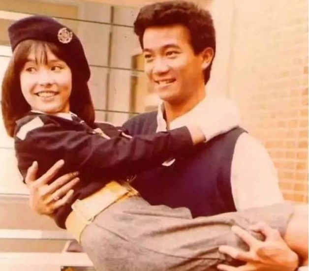 翁静晶因与刘家良结婚轰动娱乐圈，刘家良去后，她再嫁入赌王家族