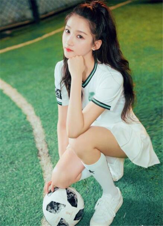 关晓彤鹿晗球场,鹿晗为关晓彤建了俱乐部吗