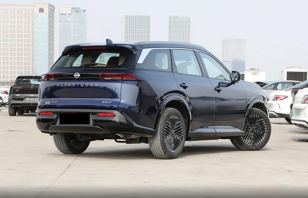 全新日产探陆6座,日产探路者2024最新款有六座吗