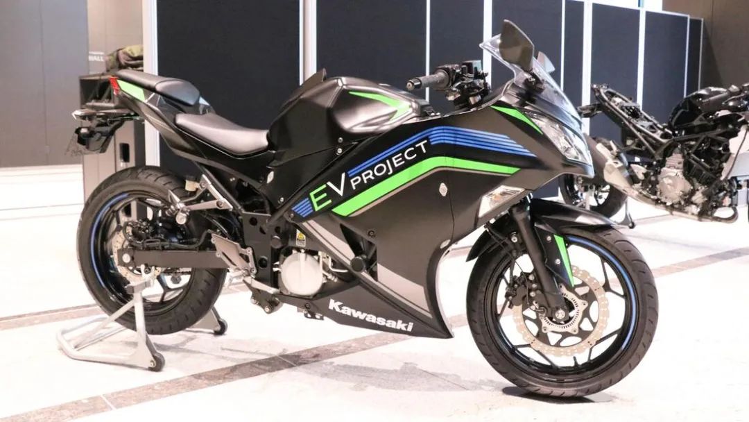 川崎长续航新款摩旅车,川崎摩托车最新发布