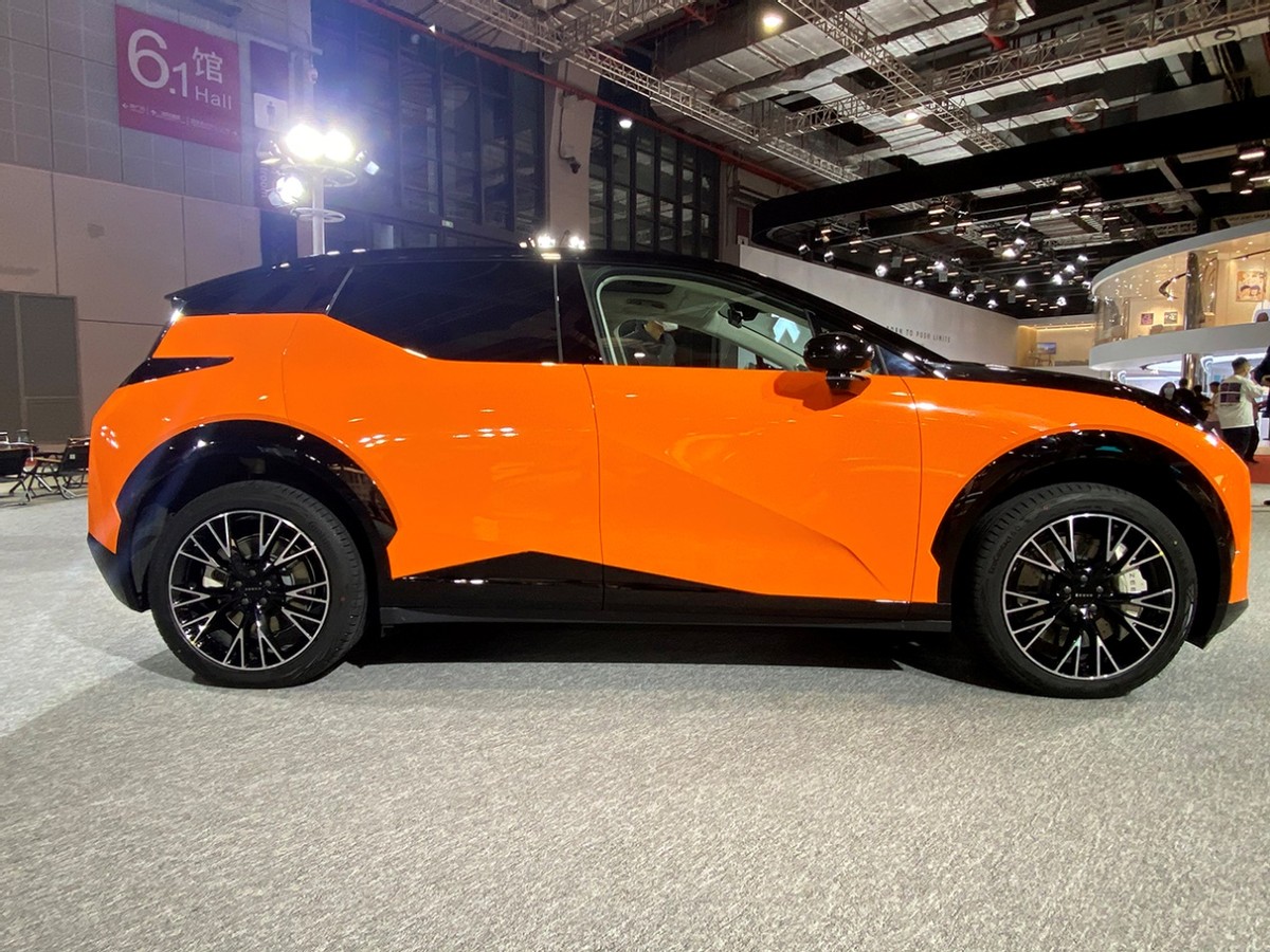 预算20万的纯电轿车,上海车展30万内的插电混suv