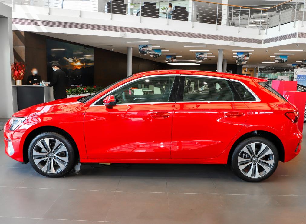 全新奥迪A3降至16.45万元，标配6气囊+主动刹车，还买思域吗？