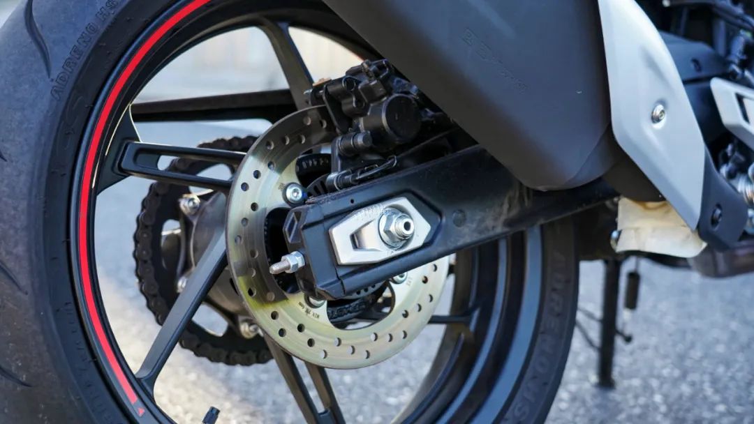 3万以内春风450的摩托车,春风450nk和cb400f哪个好骑