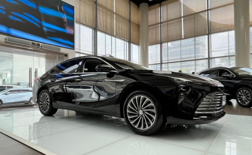 探店2022年君越652t豪华版落地,老款君越2.0落地价