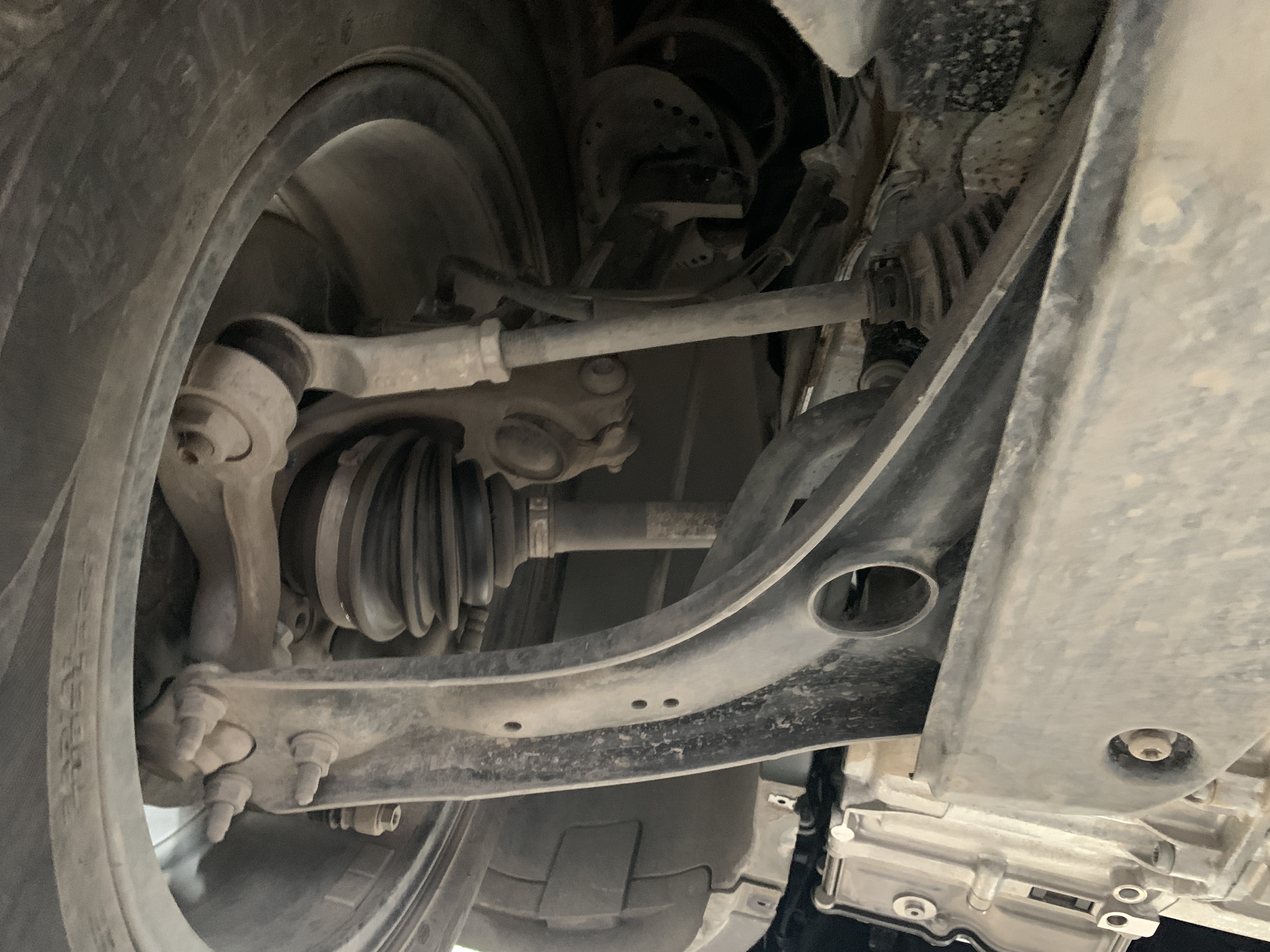 途岳1.4t豪华版碳晶灰底盘,大众途岳底盘解析图片