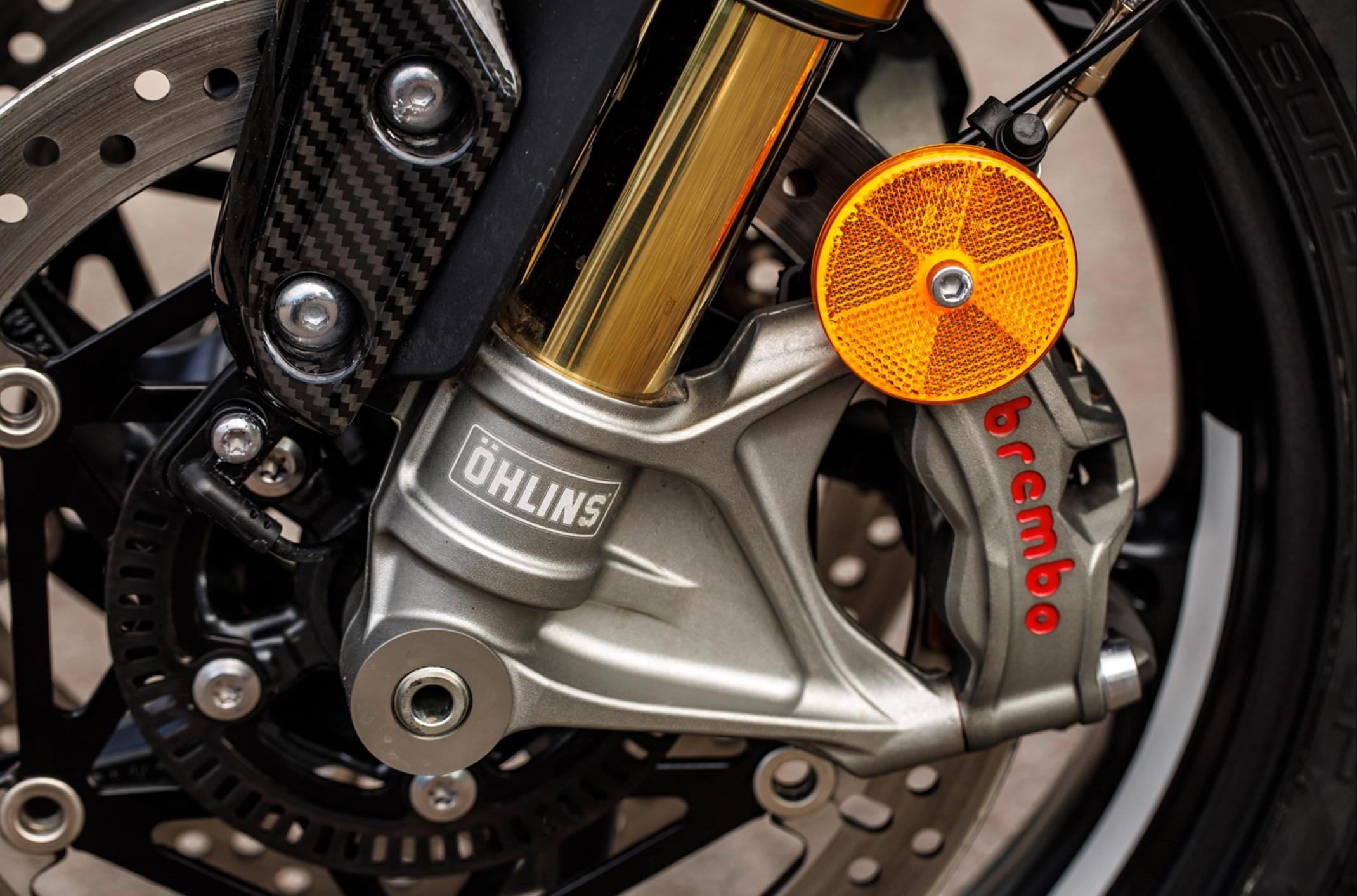 凯旋765moto2限量版和765rs对比,moto2的凯旋有多厉害