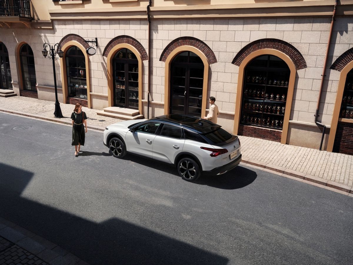 凡尔赛c5x低配和雅阁低配对比,低配雅阁和顶配思域