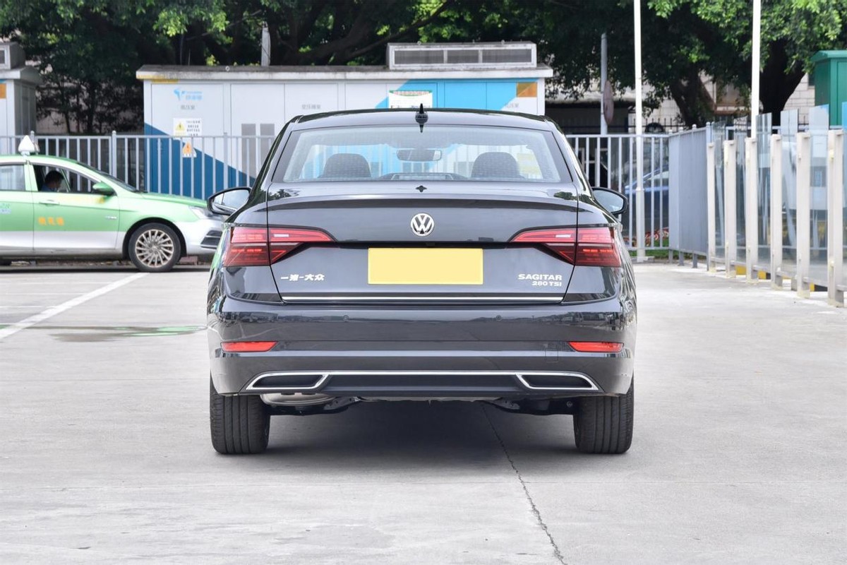 大众速腾280tsi超越版驾驶,大众速腾280tsidsg卓越版