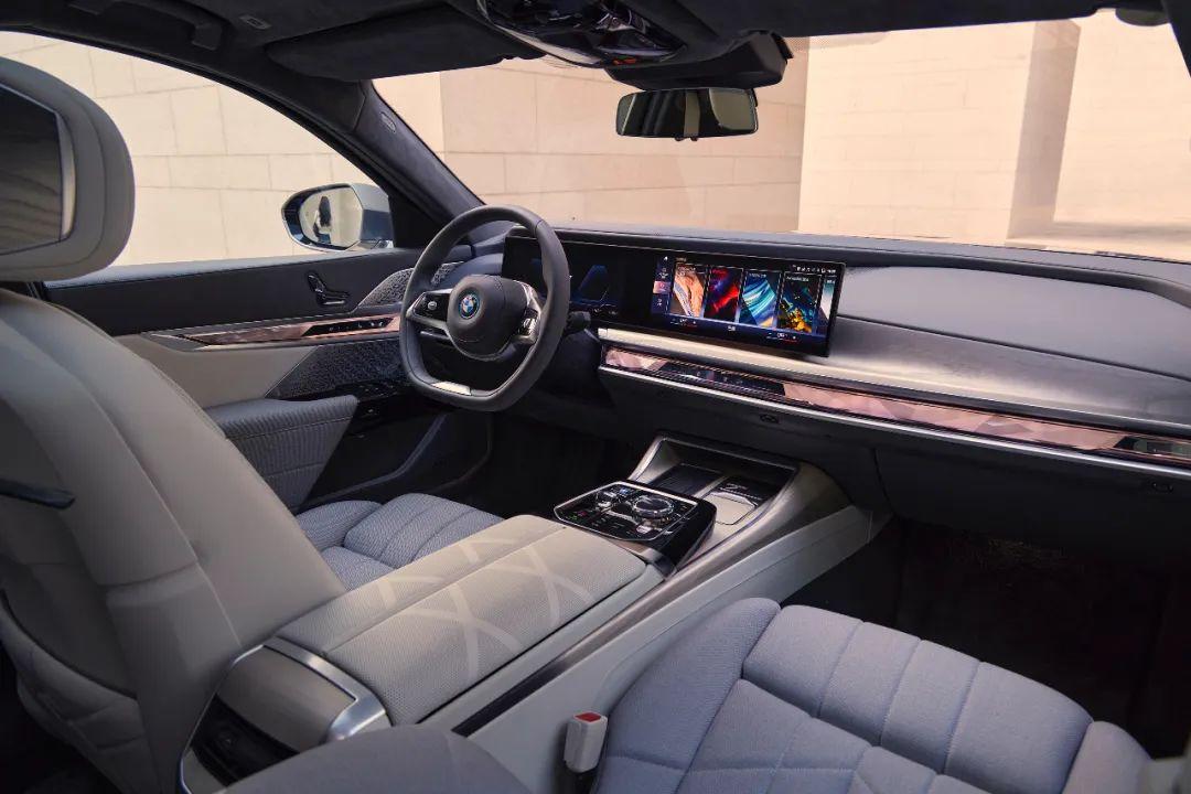 从创新纯电动BMWi7，看百年豪华品牌的电动化反击